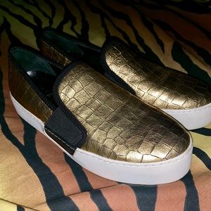 1 state waylan golden slip on sneakers